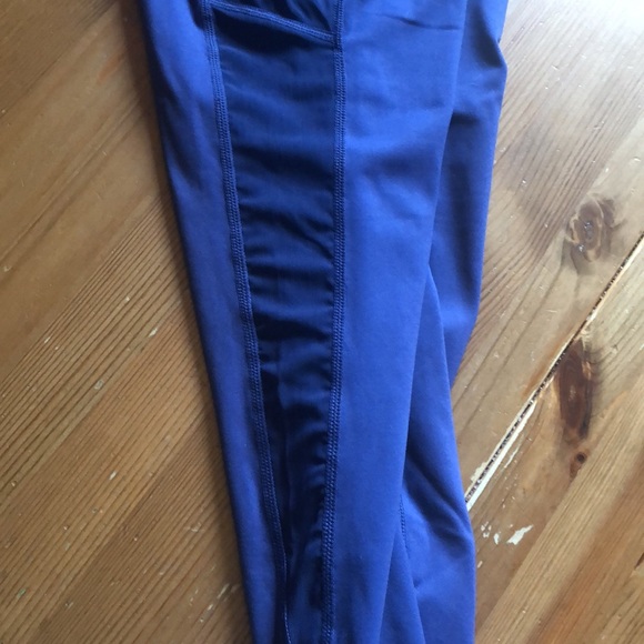 Fabletics capris size small - Picture 3 of 3